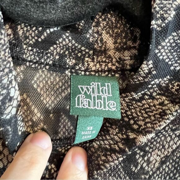 ✨ Wild Fable Black Snakeskin Sheer Top XS - Picture 4 of 6
